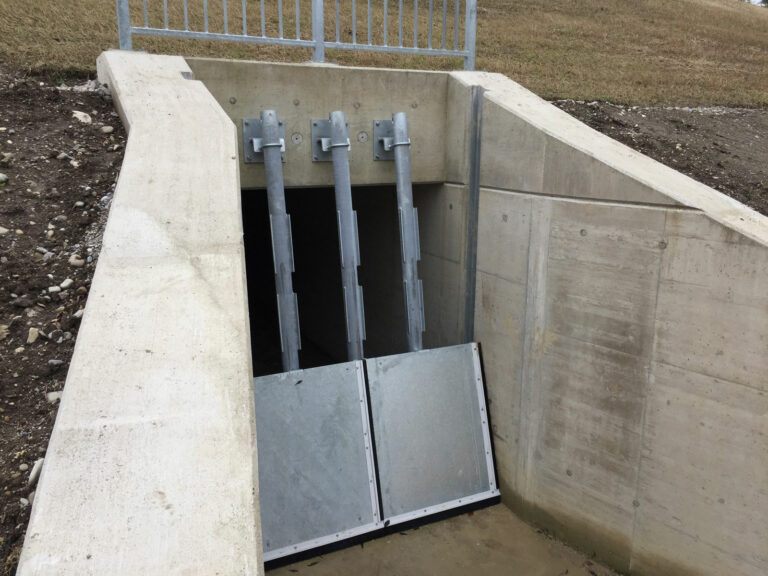 Bild 4: Hier ist die Klappenblende samt den Grobrechenstäben am Auslauf aufgenommen.