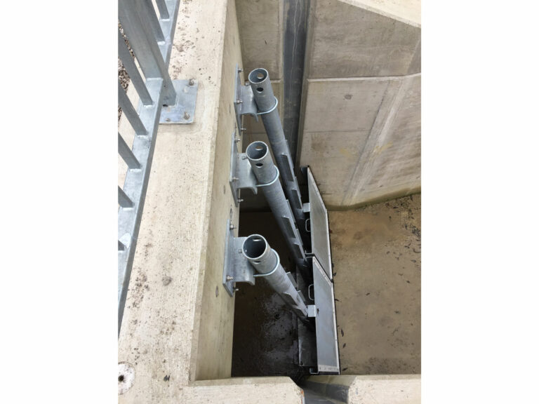 Bild 5: Hier ist die Klappenblende samt den Grobrechenstäben am Auslauf aufgenommen.